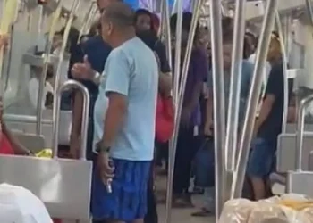 Policial militar reformado saca arma em vagão do metrô após discussão