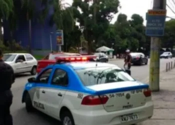 Rio de Janeiro: casal é morto e bebê fica ferido em ataque a tiros na Avenida Brasil