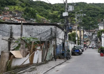 Dois em cada três habitantes de favela moram em vias sem árvores