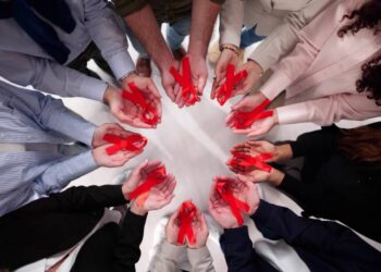 Dezembro Vermelho: prevenção de ISTs vai além do teste de HIV e exige check-up completo