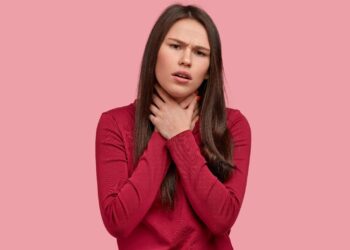 Emoções em alta: ansiedade altera voz e intensifica sintomas vocais, aponta pesquisa