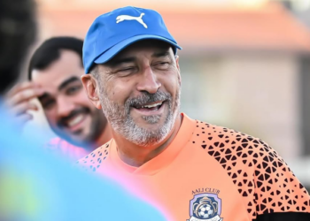 Invicto após pausa no Bahrein, técnico Vinícius Eutrópio terá jogo no dia 1º de janeiro