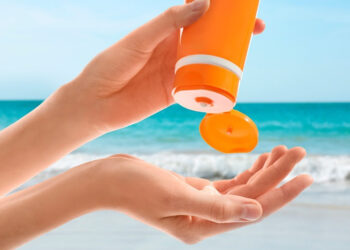 Protetor solar é a forma mais eficaz de cuidado com a pele durante o verão