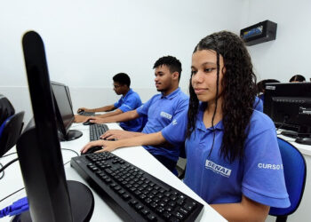 Últimos dias de inscrições para mais de 1.100 bolsas gratuitas de Cursos Técnicos do SENAI na Bahia