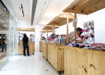 Prefeitura promove Feira Feita à Mão com trabalho de mulheres artesãs no Shopping Center Lapa