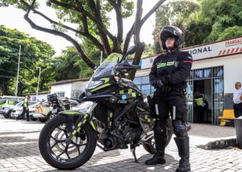 Agente da Transalvador é primeira mulher a integrar grupo de escolta em motocicletas em Salvador