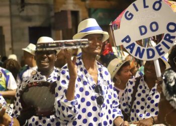 Samba dá o tom da abertura do Carnaval e ecoa na avenida com desfiles de blocos dedicados ao ritmo