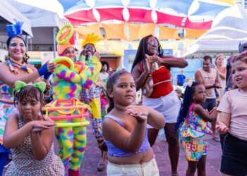 Cores, tambores e ritmos: domingo no Pelô fez jus ao verão e esquentou o Centro Histórico