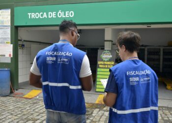 Operação da Prefeitura com a SSP interdita ferros-velhos, apreende materiais e notifica comércios irregulares na Gamboa