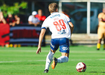 Com gol do garoto Dell, Bahia vence o Vitória e derruba tabu no Barradão