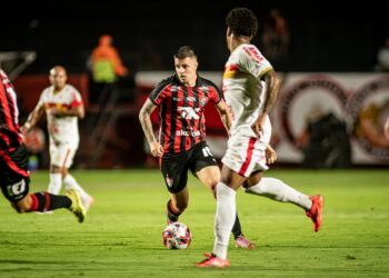 Vitória desencanta e goleia a Juazeirense no Barradão