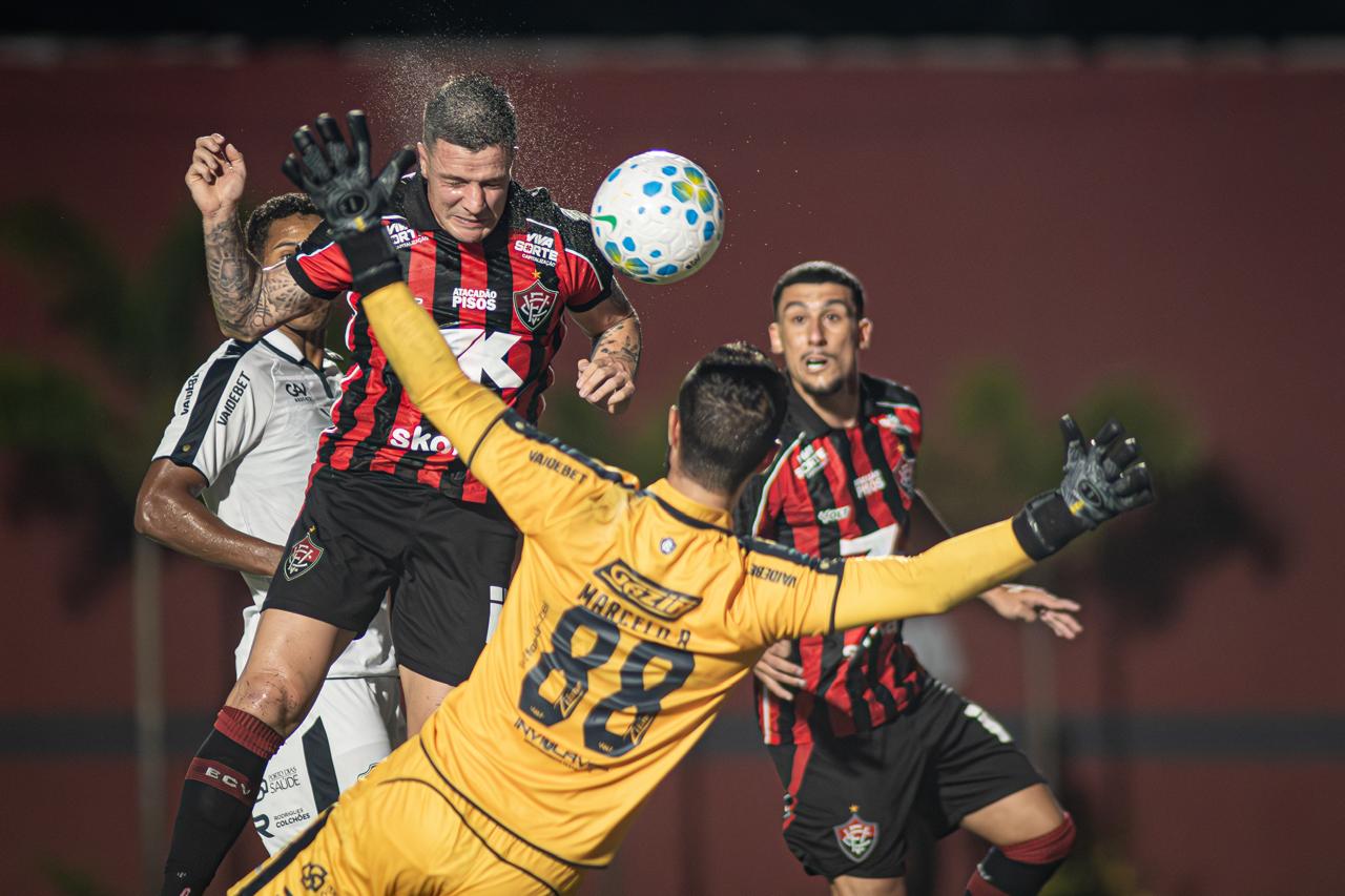 Vitória estreia batendo o Remo, no Barradão