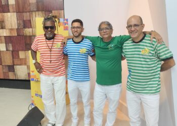 Baile à Fantasia no Barco do Samba com o Aquarela do Samba na Baía de Todos-os-Santos