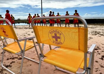 Prefeitura de Camaçari amplia efetivo e fortalece serviço de salva-vidas na orla