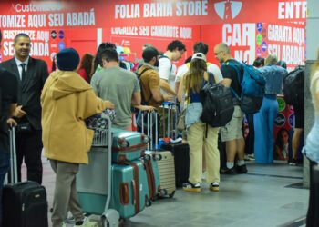 Carnaval de Salvador 2026 deve atrair mais de 1,2 milhão de turistas e movimentar R$ 2,6 bilhões na economia