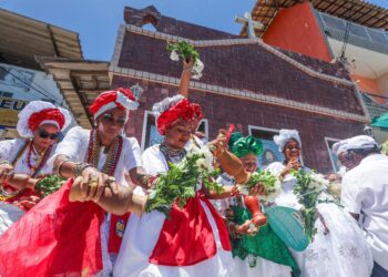 Lavagem de Monte Gordo: programação reúne cortejo religioso e grandes atrações musicais