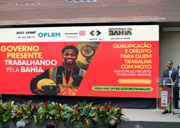 Estado entrega mais de 200 certificados, kits de proteção e bags para mototaxistas e motofretistas da Bahia