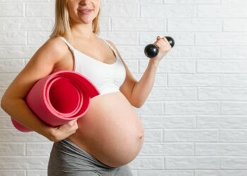Treinar na gravidez é seguro e pode reduzir risco de complicações