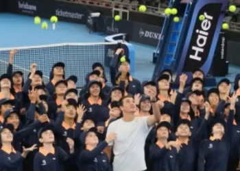 João Fonseca participa de ação promocional e inicia preparação para a temporada 2026