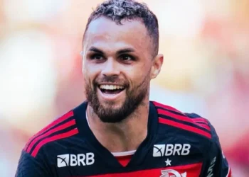 Santos avança por contratação de atacante Michael, do Flamengo