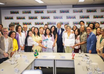 Professoras Adriana Marmori e Dayse Lago tomam posse para novo mandato na Reitoria da UNEB