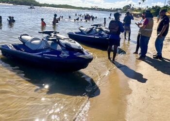 Ação intensifica fiscalização de motos aquáticas em Barra do Jacuípe para garantir segurança
