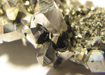 USP desenvolve bateria funcional de nióbio de 3 volts