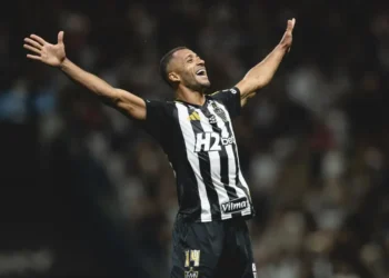 Bahia confirma venda definitiva do zagueiro Vitor Hugo ao Atlético-MG