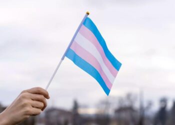 Transição da voz: por que o acompanhamento médico especializado é essencial para a saúde vocal de pessoas trans