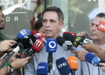 Médico de Bolsonaro confirma traumatismo craniano leve