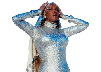 Cantos para Iemanjá ocupa o Rio Vermelho com moda, música e celebração afro-brasileira