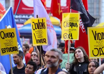 Ministro acredita que fim da escala 6×1 pode ser aprovado neste semestre
