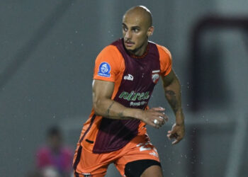 Caxambu contribui com assistência decisiva e reforça liderança do Borneo Samarinda na Indonésia