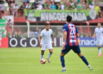 Val Soares destaca início no América-MG e projeta primeiro clássico em Minas Gerais