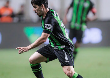 Eduardo Person marca no dia do aniversário e vive temporada positiva pelo América-MG