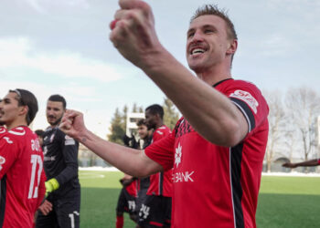 Eduardo Kunde vibra com goleada do Qabala e equipe mira reação no Campeonato do Azerbaijão