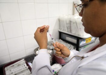 Secretaria da Saúde de Salvador destaca importância da vacinação antes do Carnaval
