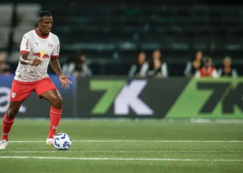 Jogador do Bragantino pede desculpas após fala machista contra árbitra