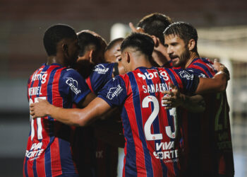 Em jogo isolado, Bahia vence o Atlético e crava melhor campanha da história do Baianão