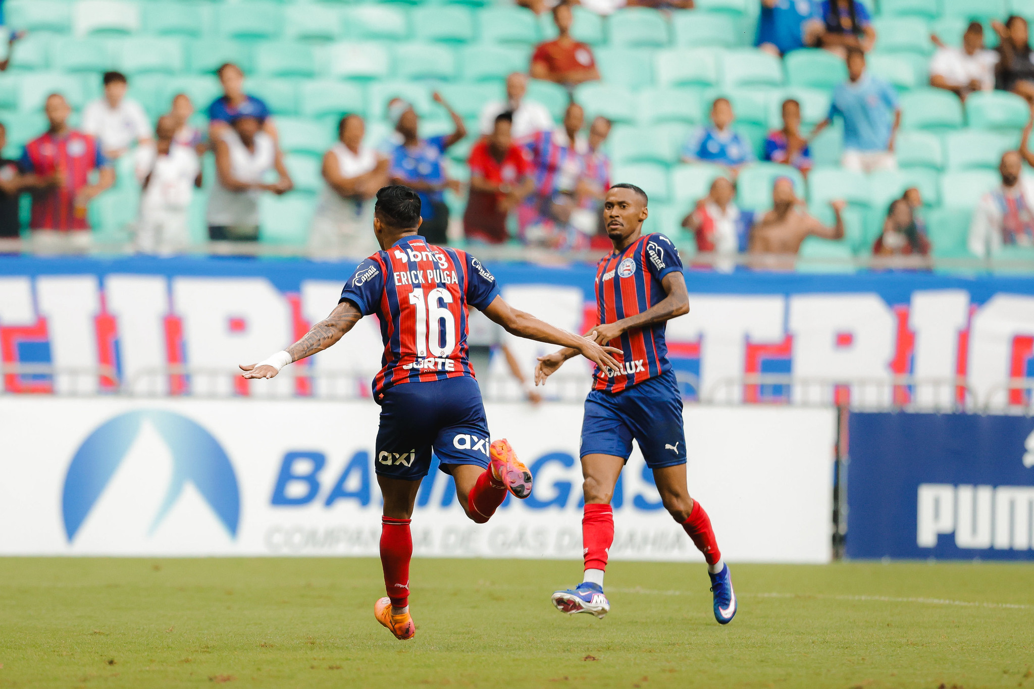 Enfrentando desconfiança da torcida, Bahia vence a Juazeirense e vai a final do Baianão