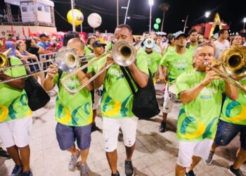 Habeas Copos leva festa das fanfarras ao último dia de pré-Carnaval nesta quarta-feira (11)