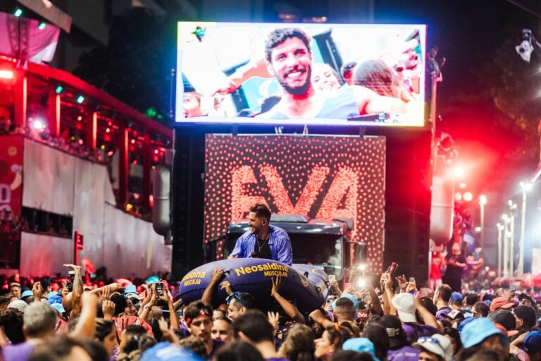 Bloco EVA 2025. Créditos fotos. @swellfilmes @taciomoreira