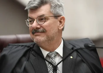 Ministro do STJ nega importunação sexual e pede licença de 90 dias