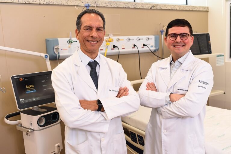 Fevereiro Roxo - Neurologistas do Hospital Mater Dei Salvador, Jamary Oliveira Filho e Ricardo Alvim - Crédito Valter Andrade