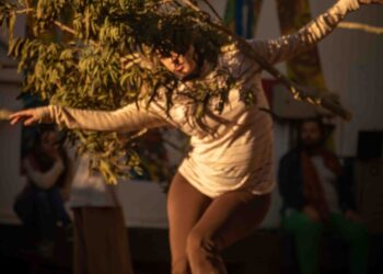 Projeto [RE]FLORESTA leva instalação performática de dança para o Teatro Gregório de Mattos de 14 a 22 de março
