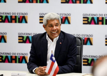 Jerônimo Rodrigues embarca em missão internacional na Ásia e cumpre agenda estratégica para ampliar a produção de medicamentos na Bahia