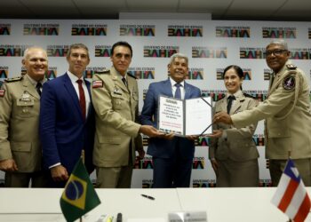 Jerônimo Rodrigues assina 130 promoções e PMBA faz história com primeira mulher coronel da corporação