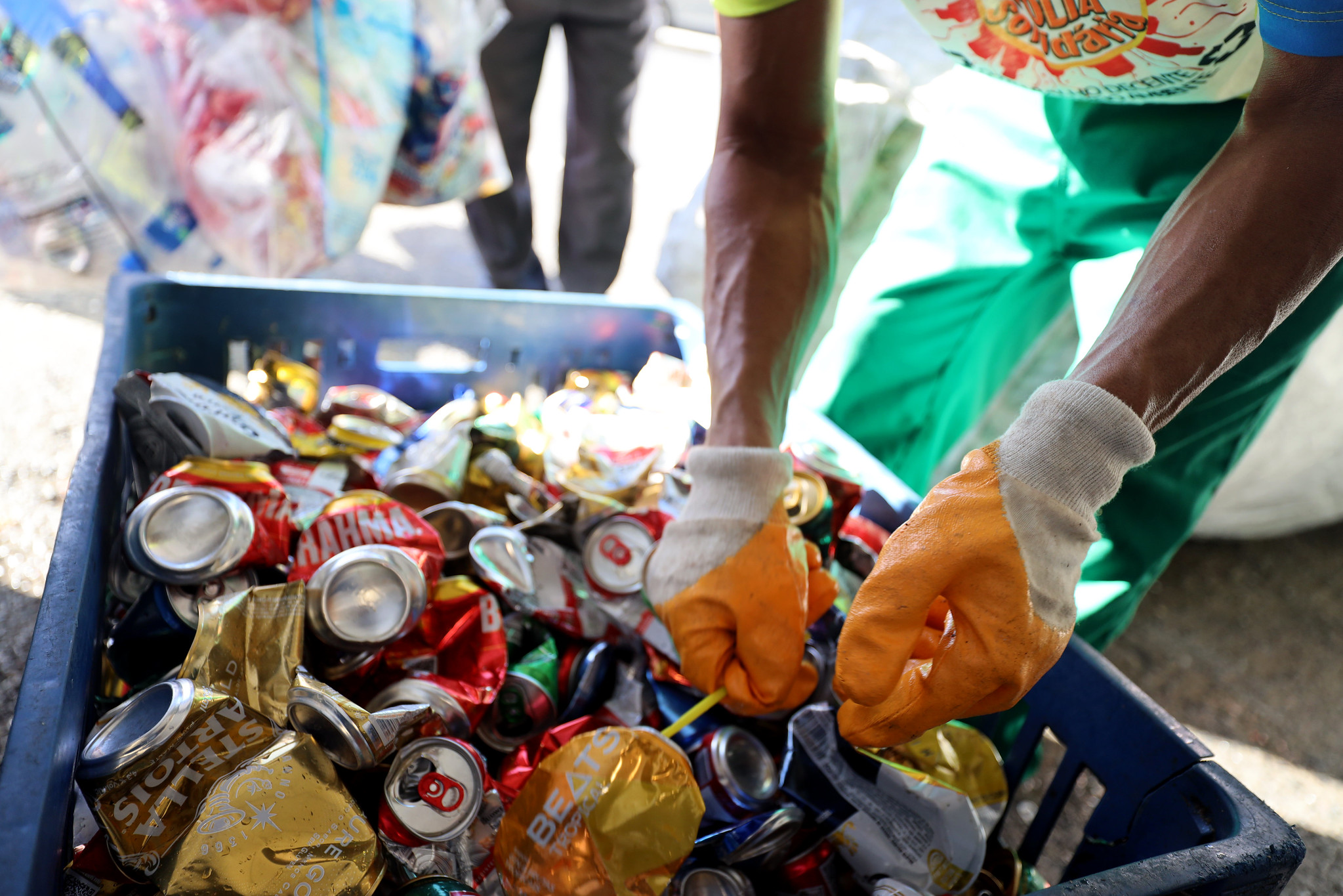 Mais de 140 toneladas retiradas das ruas: reciclagem transforma Carnaval em renda e política pública ambiental
