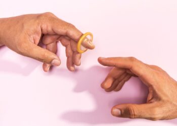 Infectologista explica como evitar Infecções Sexualmente Transmissíveis no Carnaval (e no resto do ano)