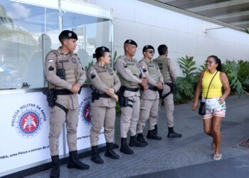 Operação Abadá reforça segurança nos pontos de entrega de camisas e fantasias em Salvador